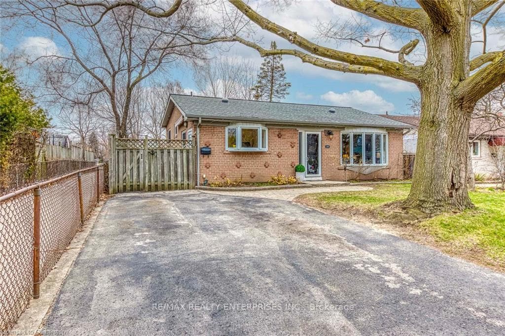 1293 Lewisham Drive photo 2