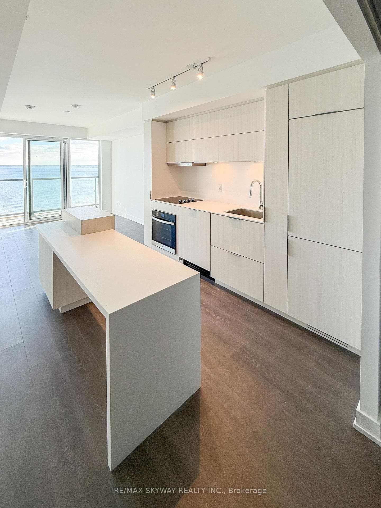 370 Martha Street Unit 1405 photo 18