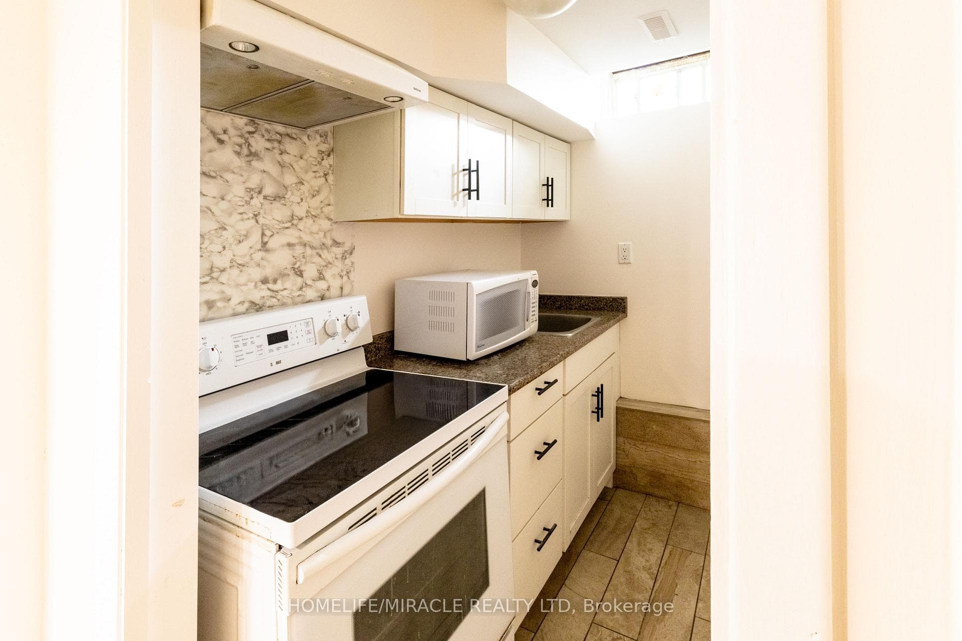 60 Denlow Drive photo 34