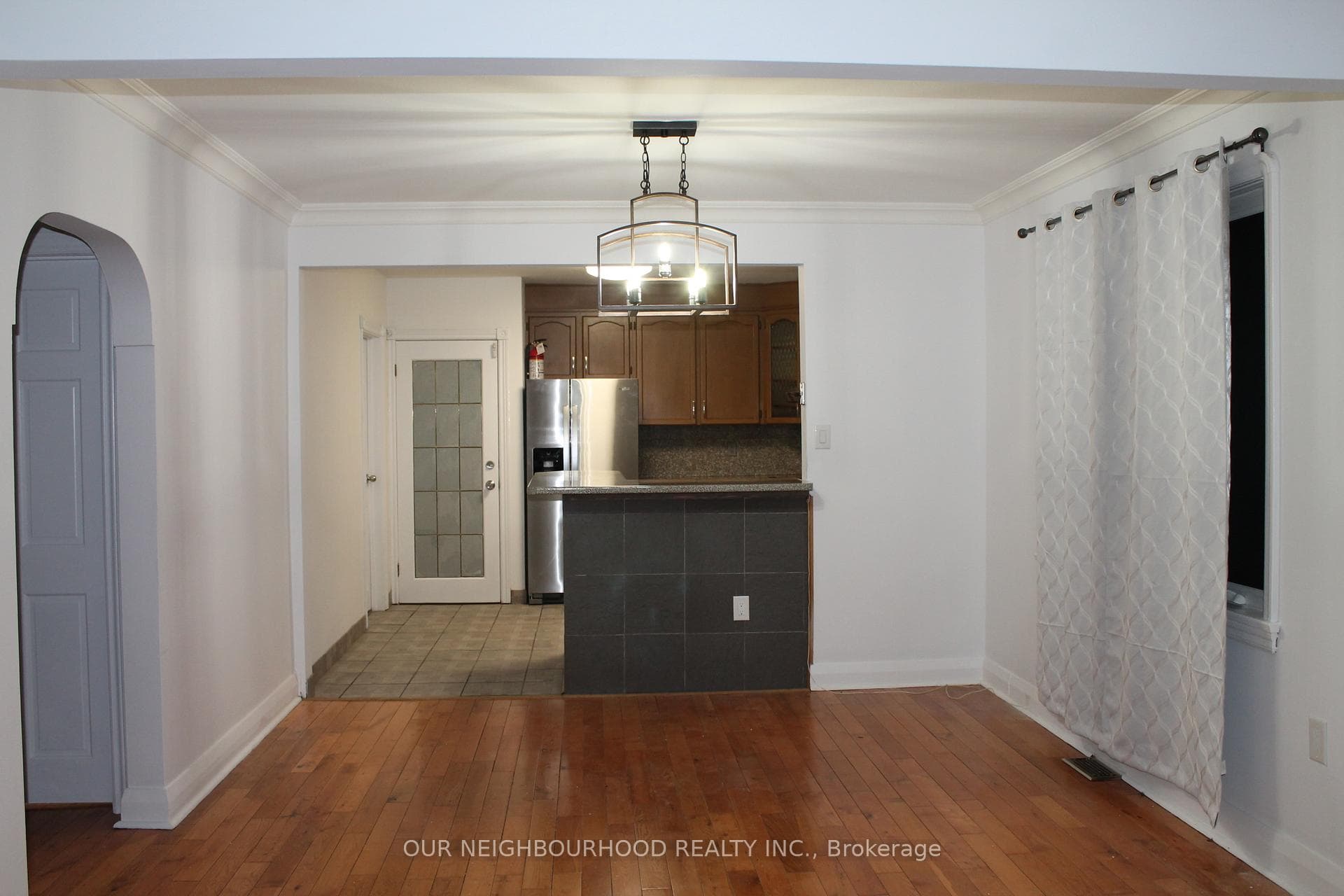 220 Niagara Street photo 8