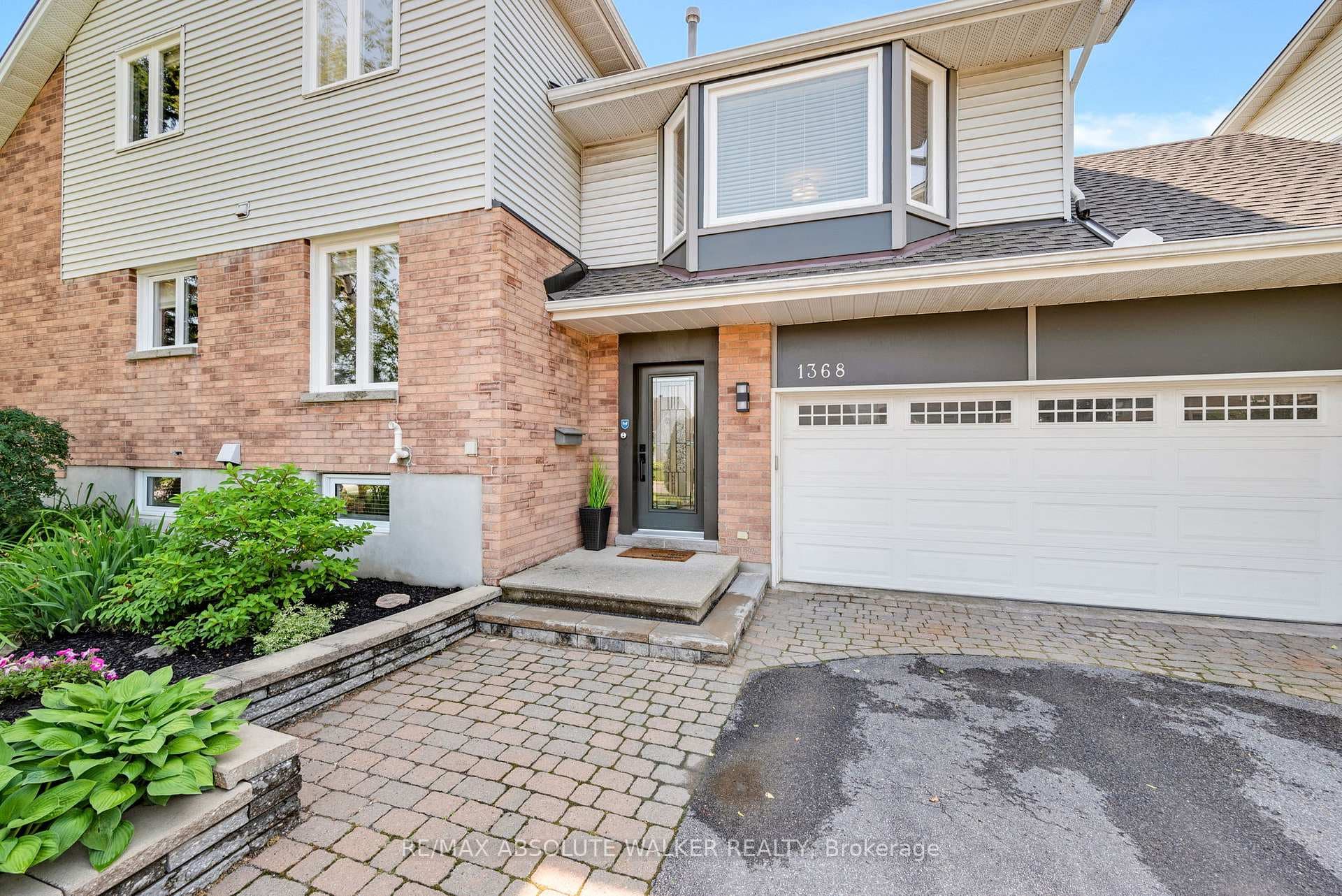 1368 Norview Crescent photo 8