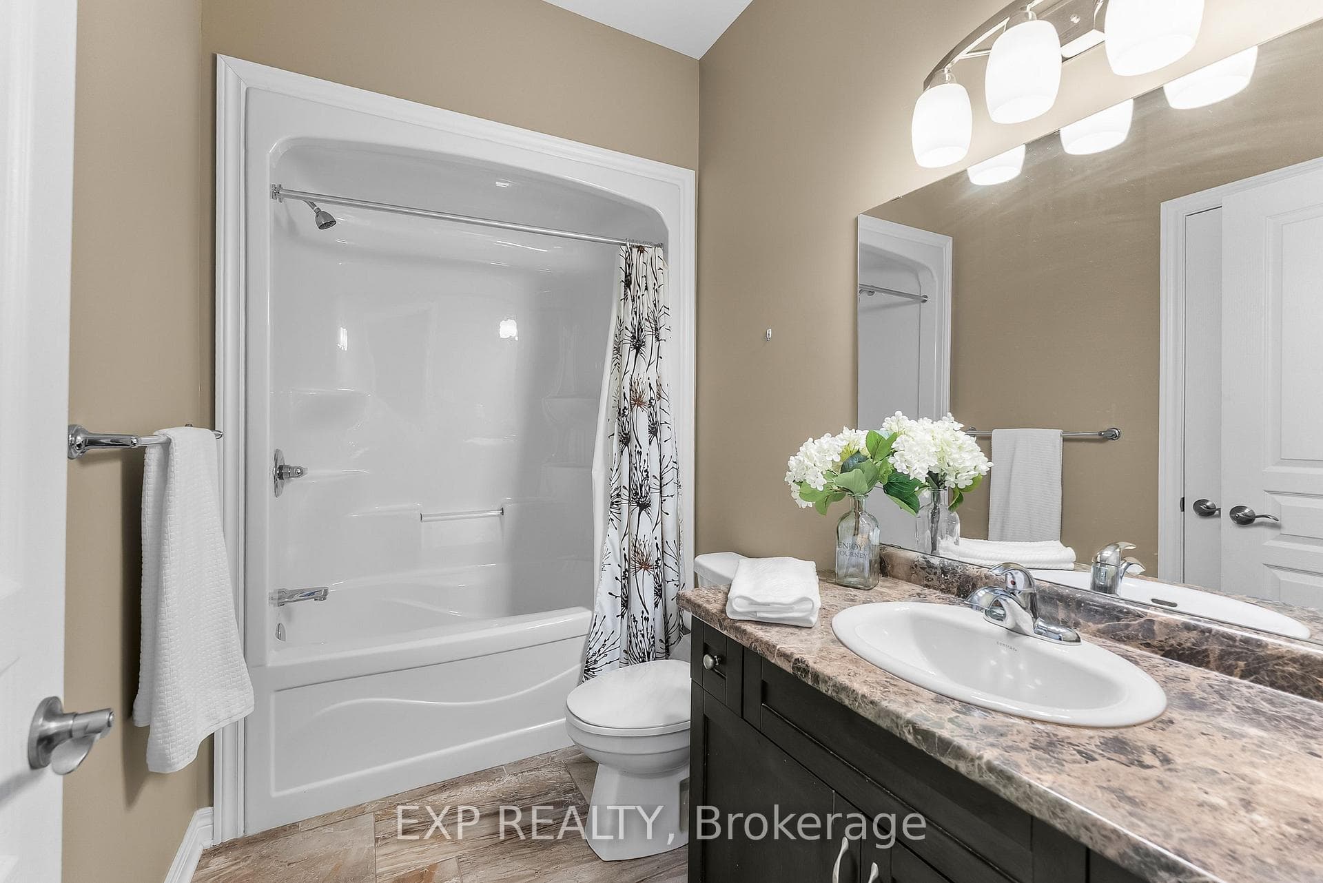 5490 Prince Edward Avenue Unit 4 photo 20