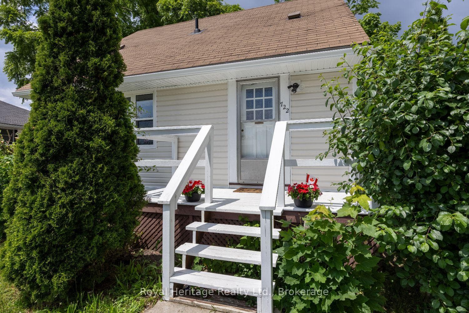 722 Gillespie Avenue photo 5