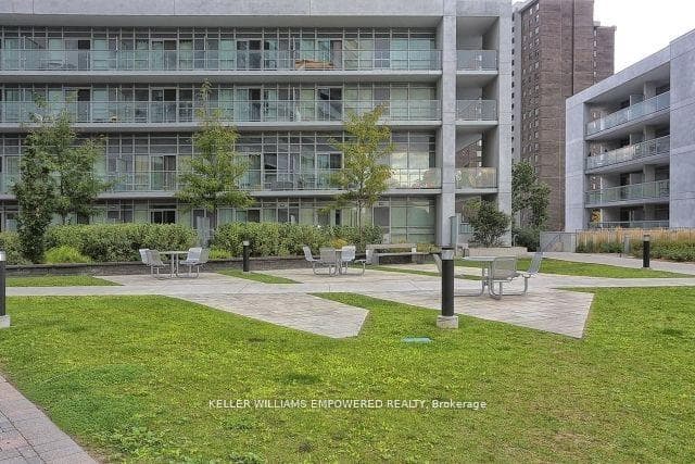 Spacious Green Court Yard