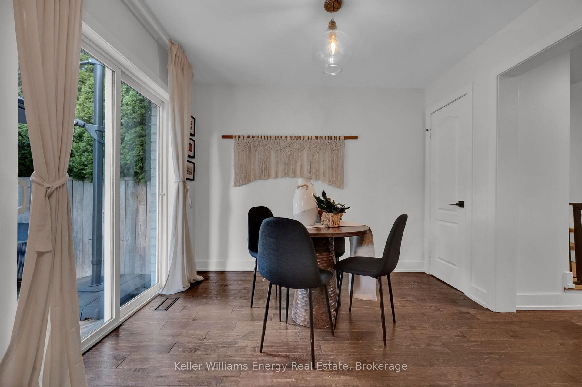 4 Primeau Avenue photo 17