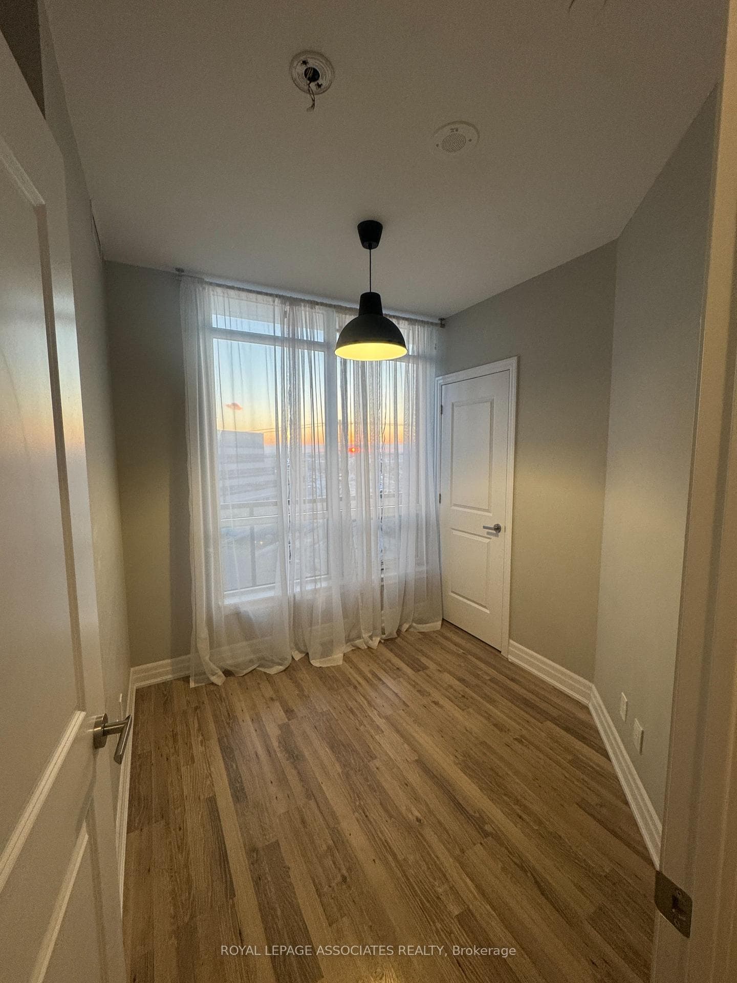 9075 Jane Street Unit 611 photo 5