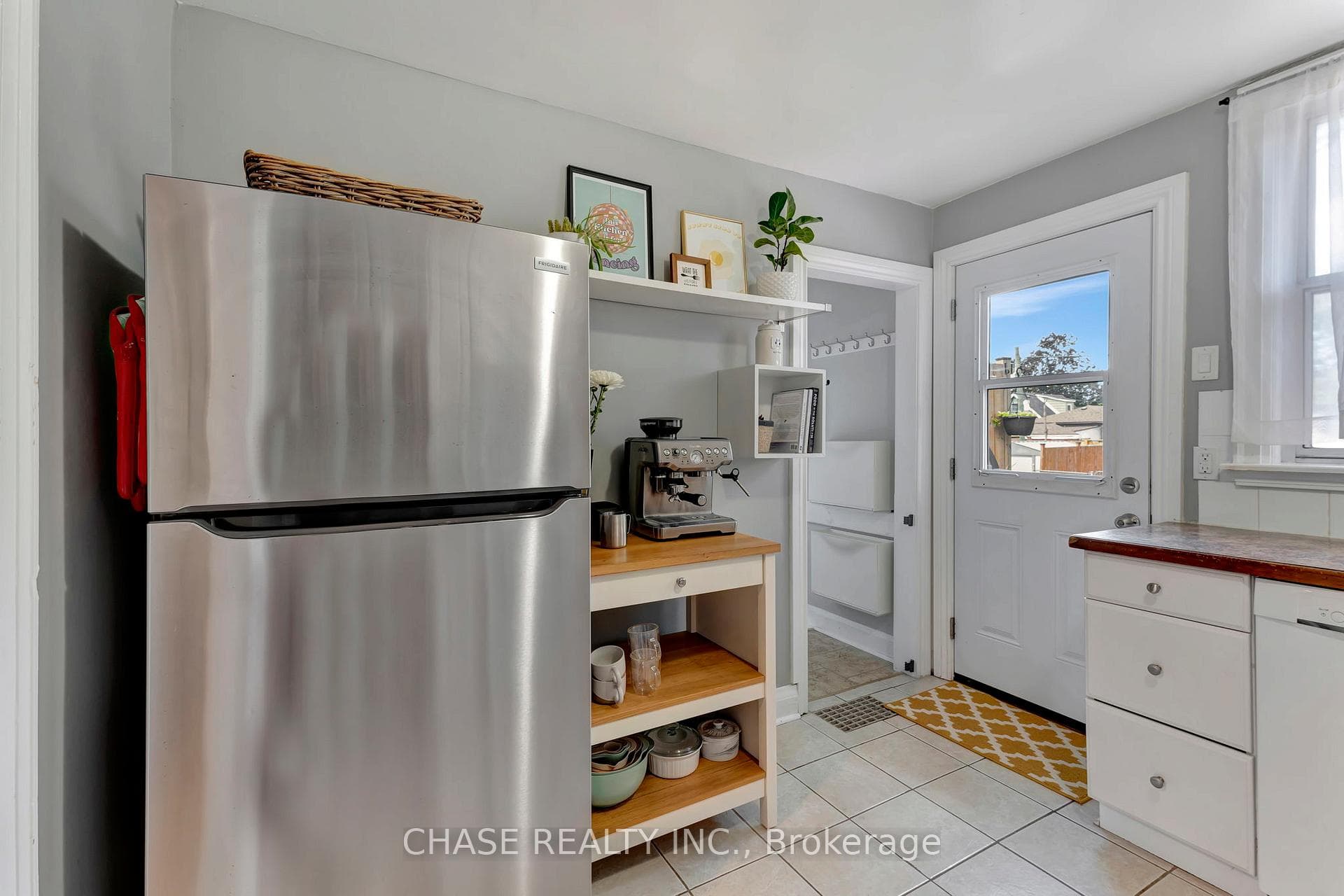 279 Paling Avenue photo 11