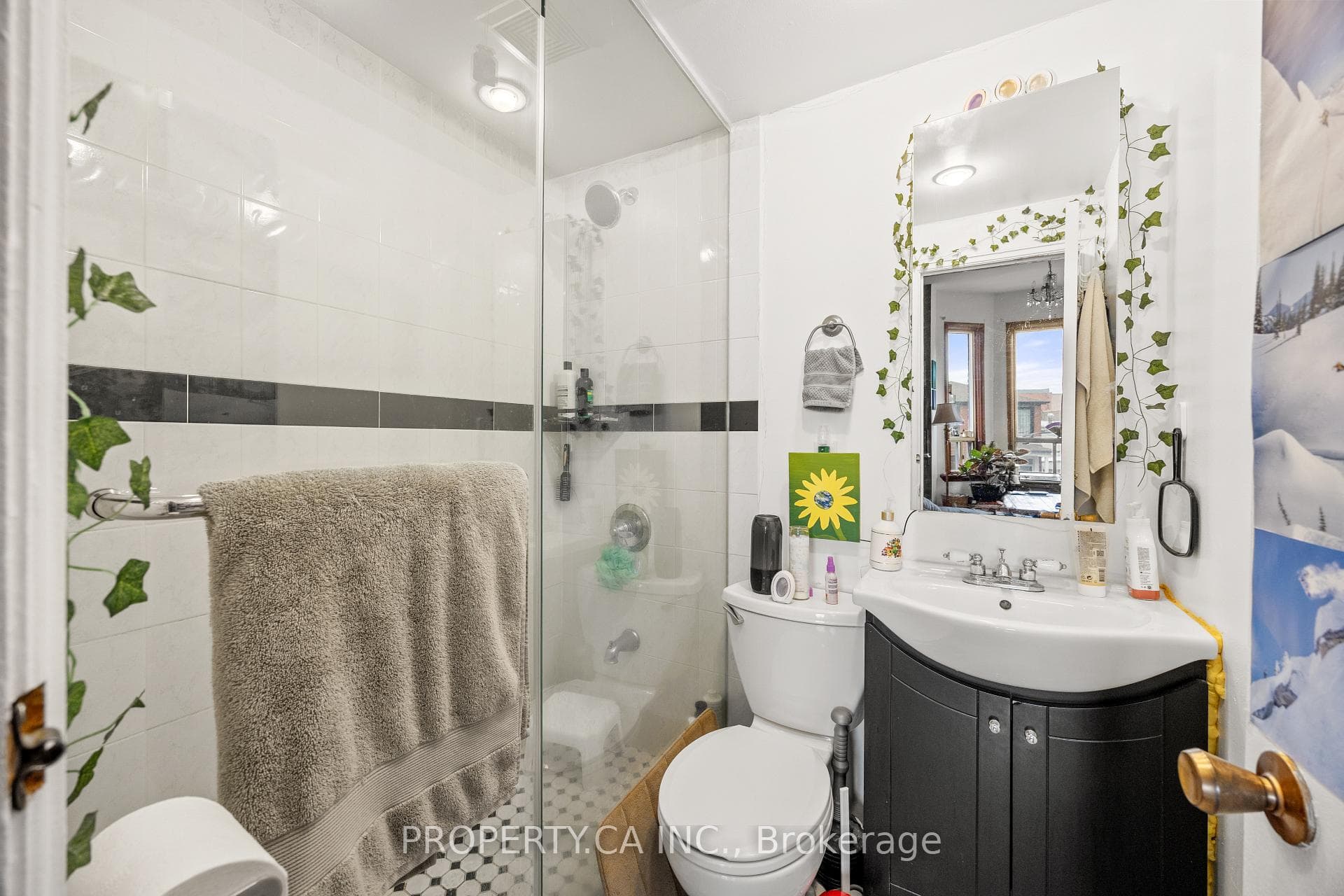 50 Grove Avenue photo 24