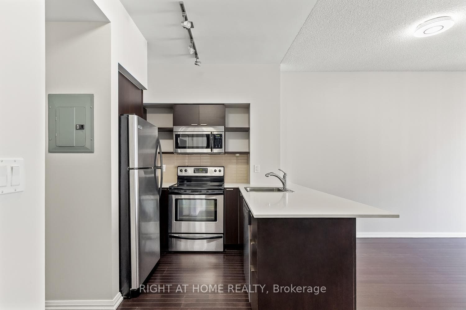 35 Hayden Street Unit 1409 photo 4
