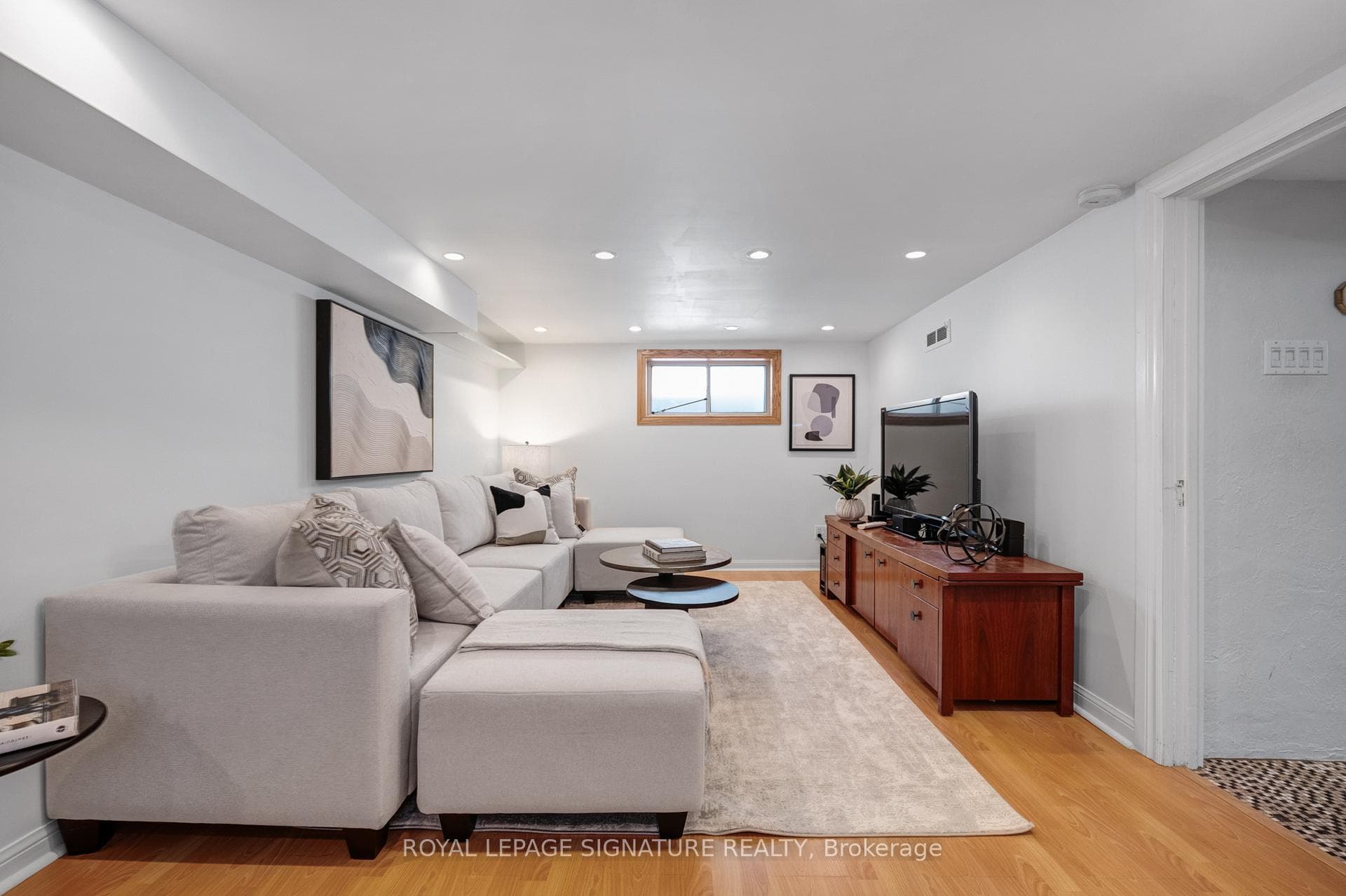 142 Divadale Drive photo 18
