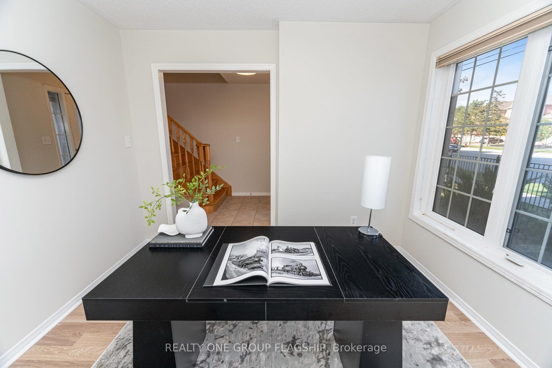1082 Felicity Crescent photo 8