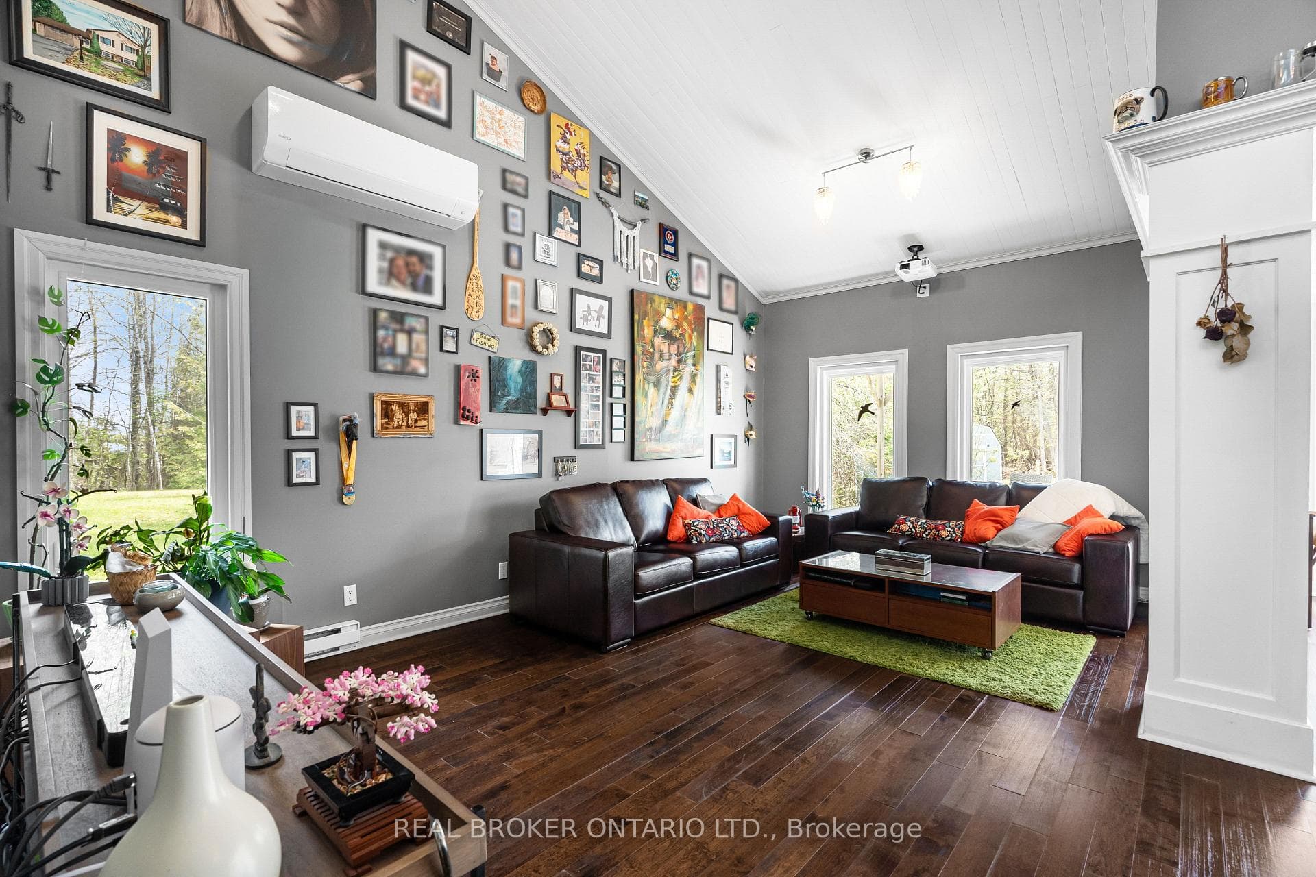 967 Upper Dwyer Hill Road photo 11