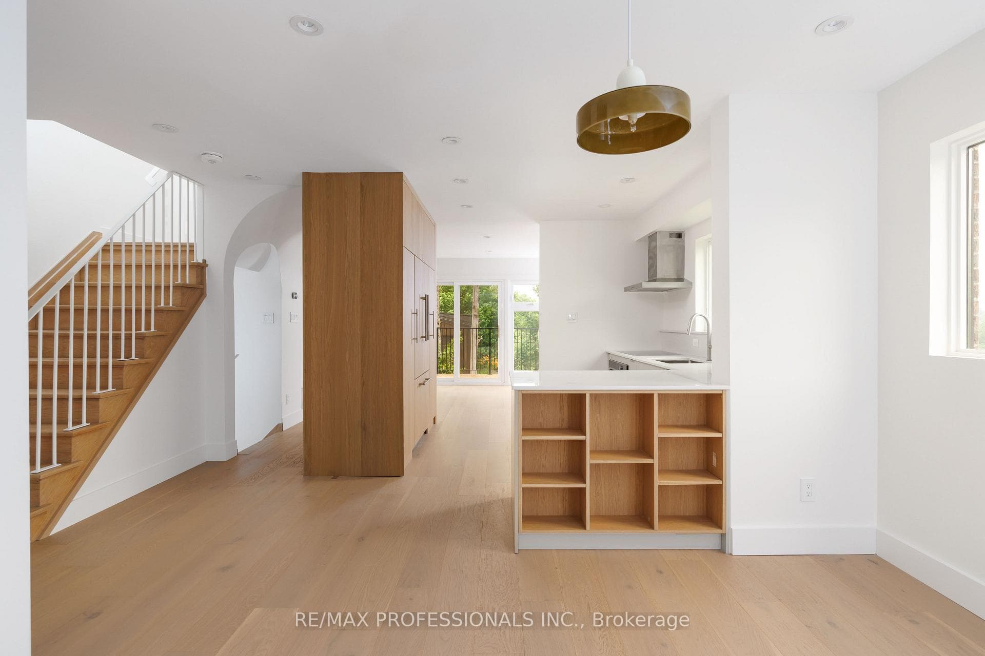 19 Arnold Avenue photo 1