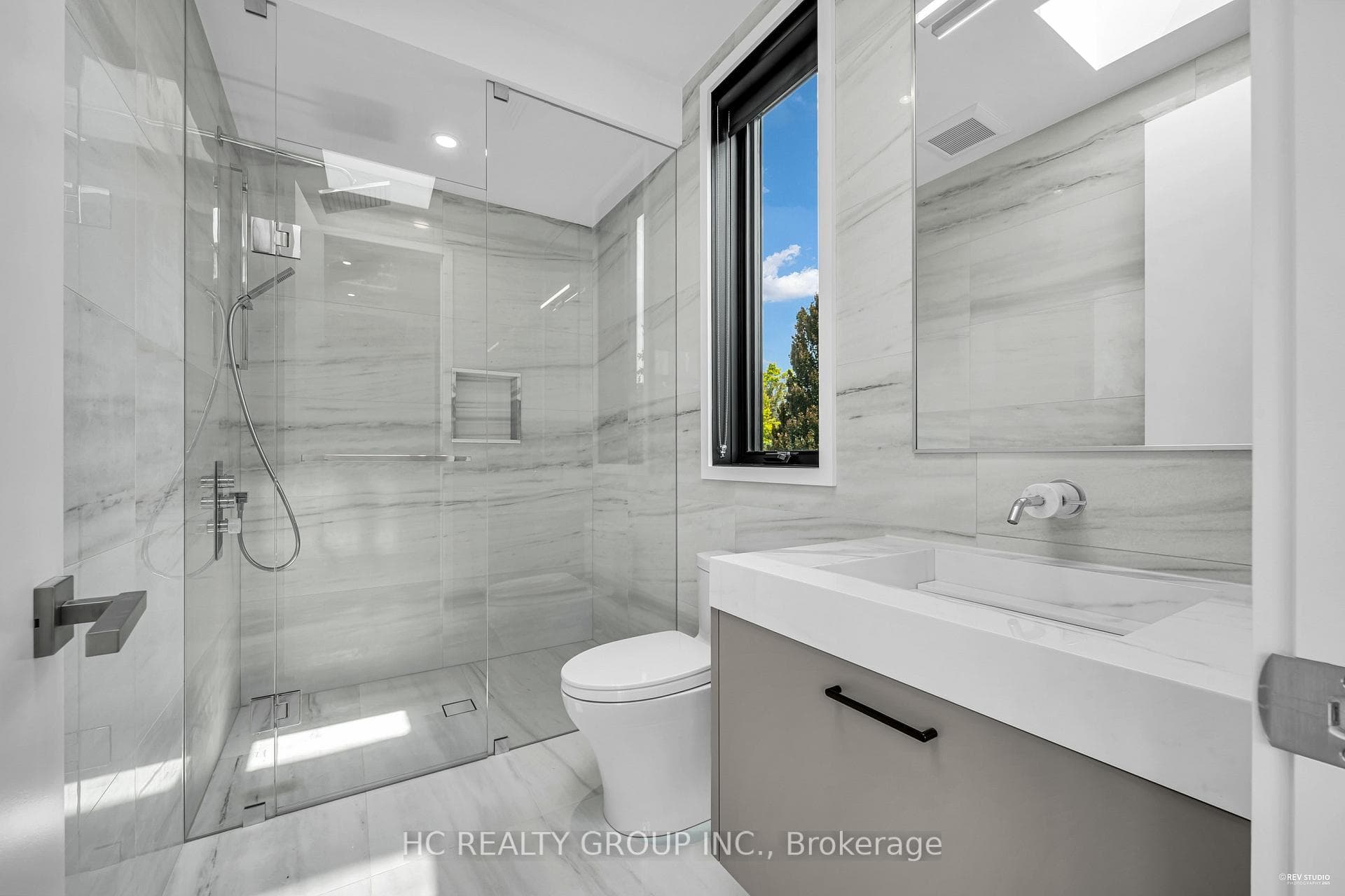7 Whitelaw Court photo 40