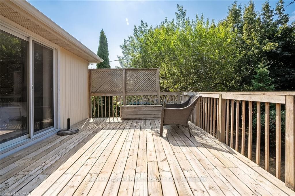 652 Ardleigh Crescent photo 40