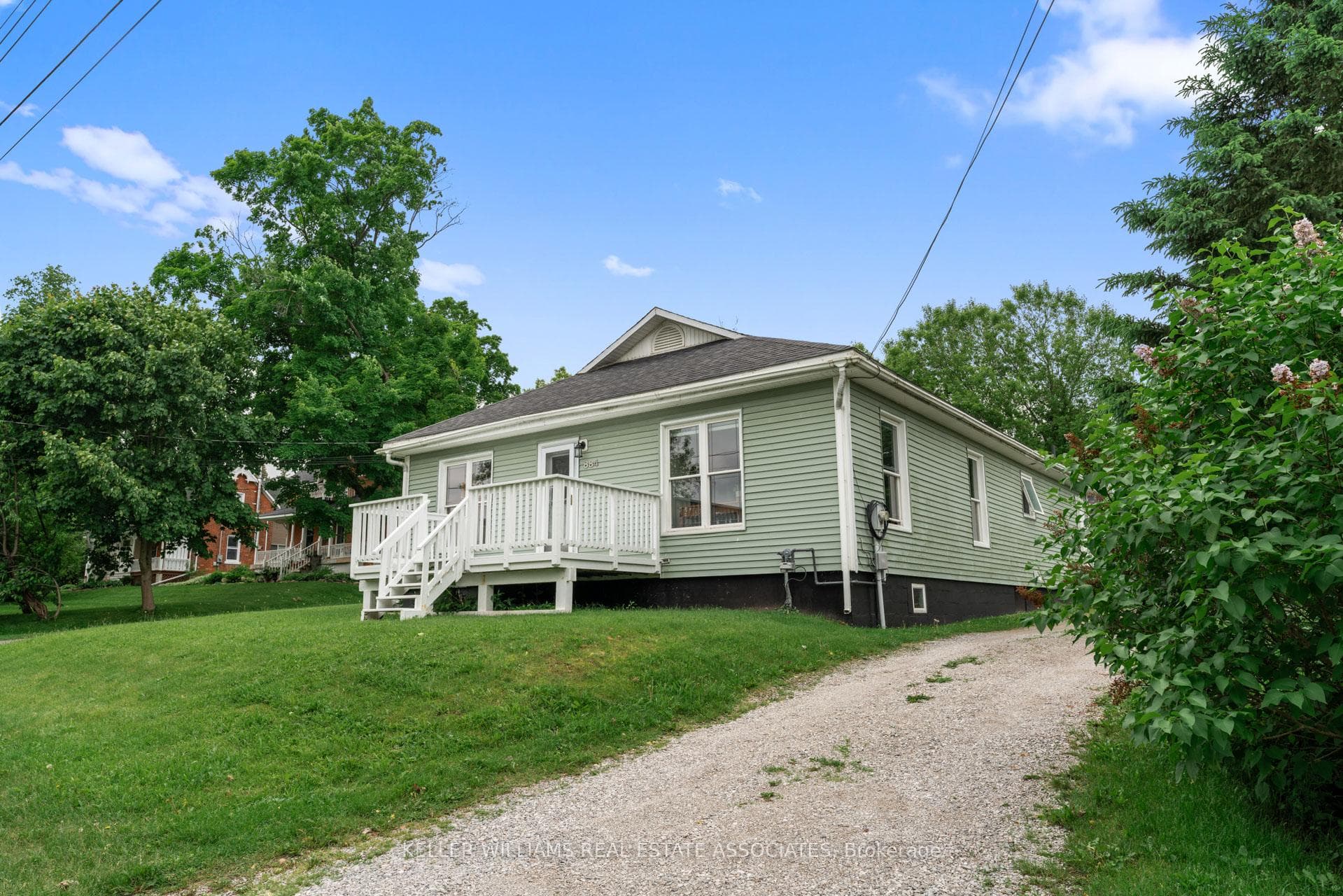 884 Front Street photo 3