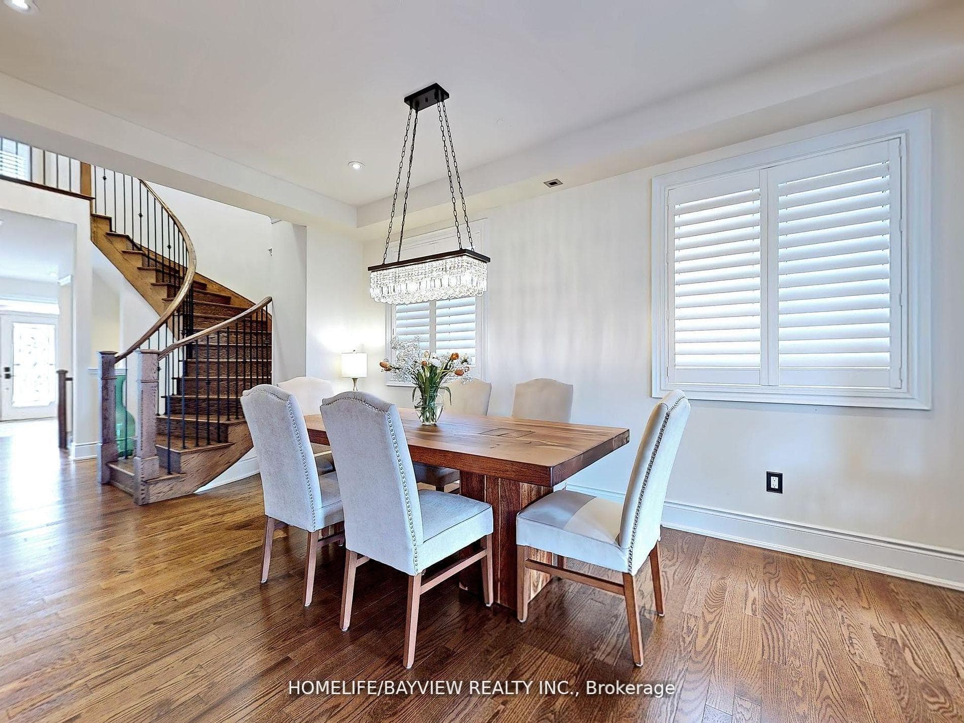 228 Degraaf Crescent photo 8