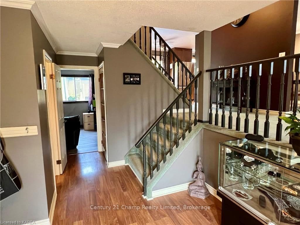 847 BRIDLE PATH Crescent photo 8