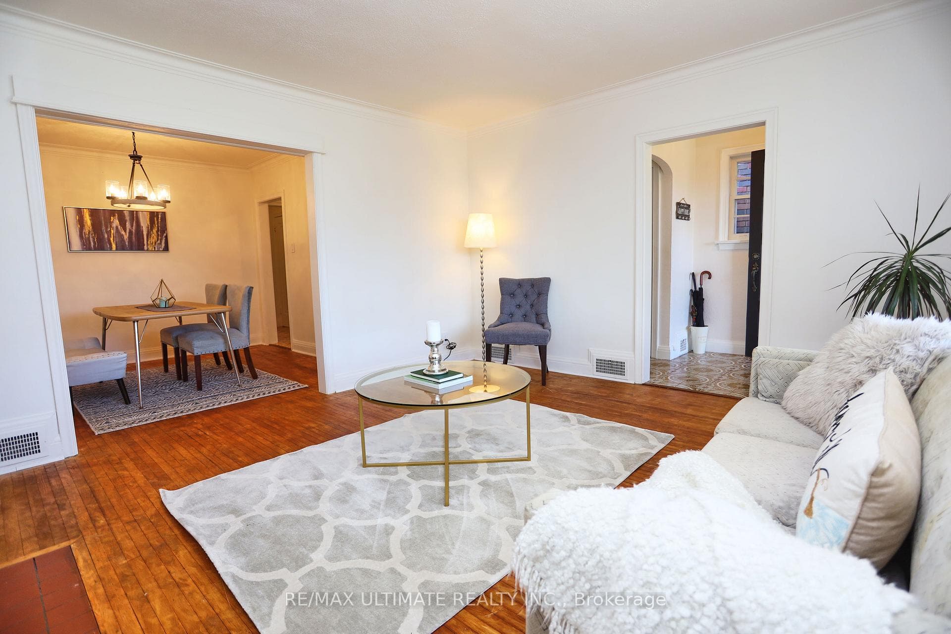 138 Bowie Avenue photo 3