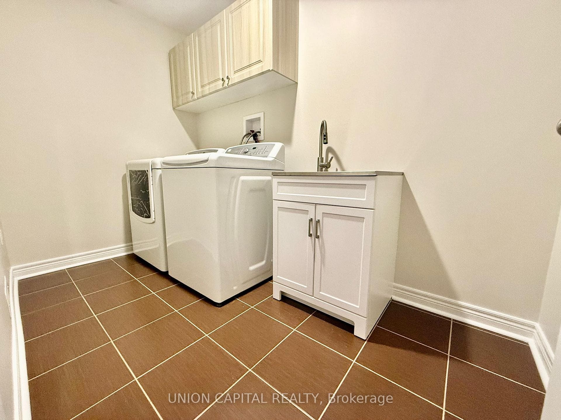 22 Frederick Stamm Crescent photo 25