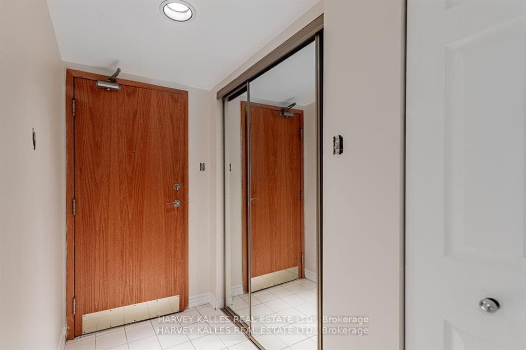 77 Harbour Square Unit 2507 photo 3