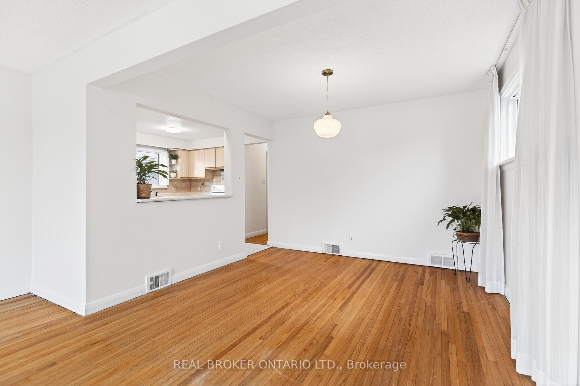 141 Ellesmere Road photo 9