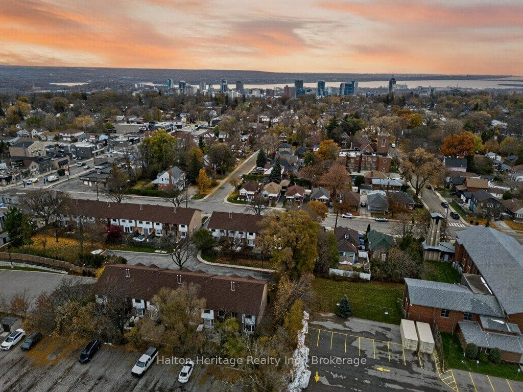 14 Brucedale Avenue photo 34