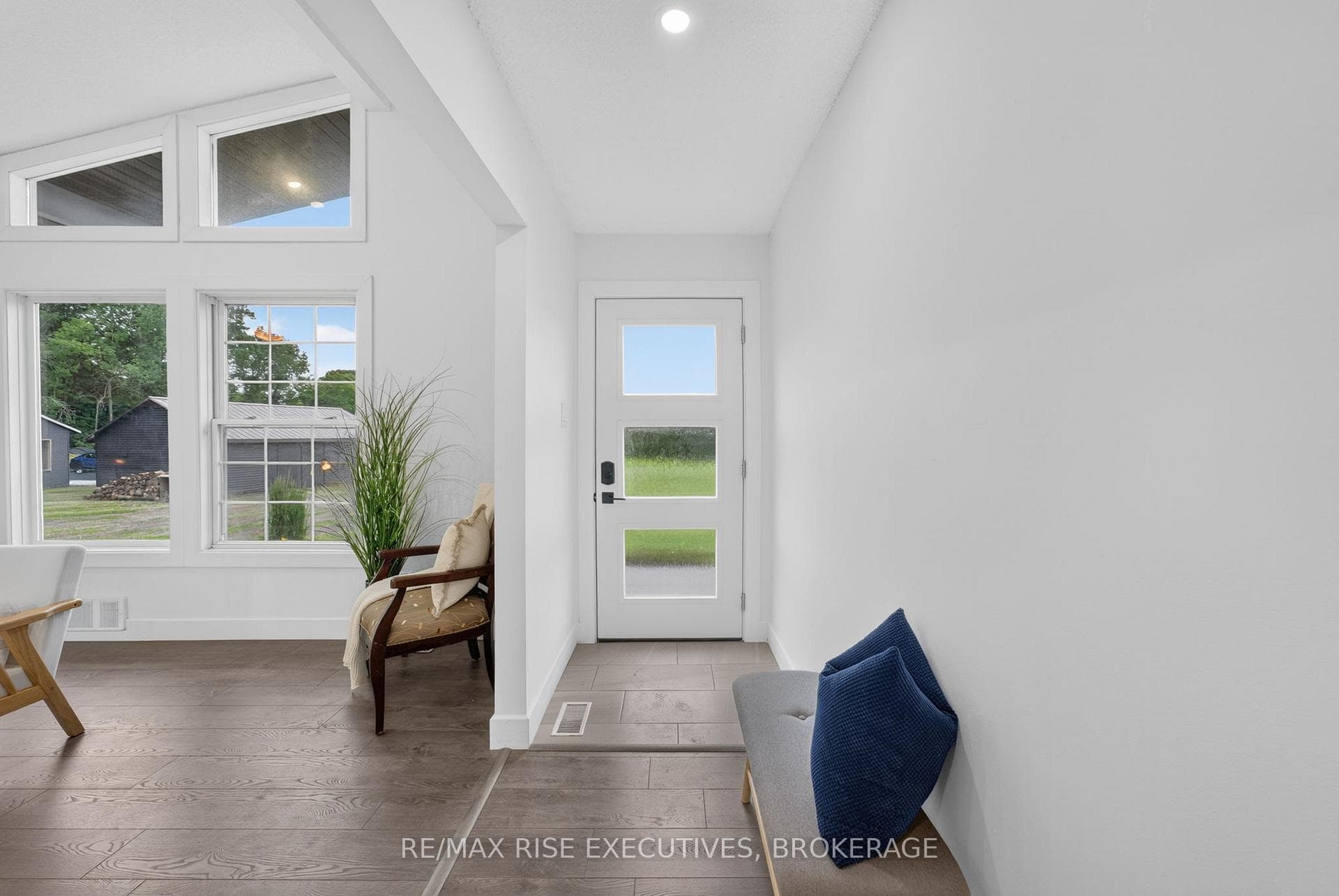252 Hambly Road photo 4