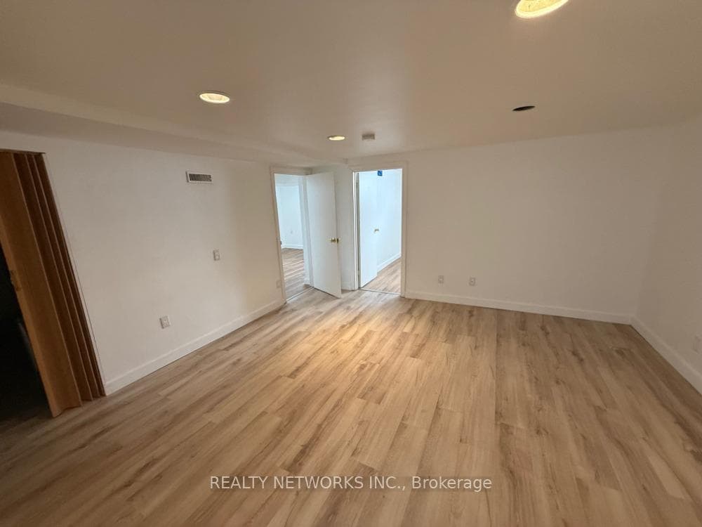 364 Craig Street photo 10