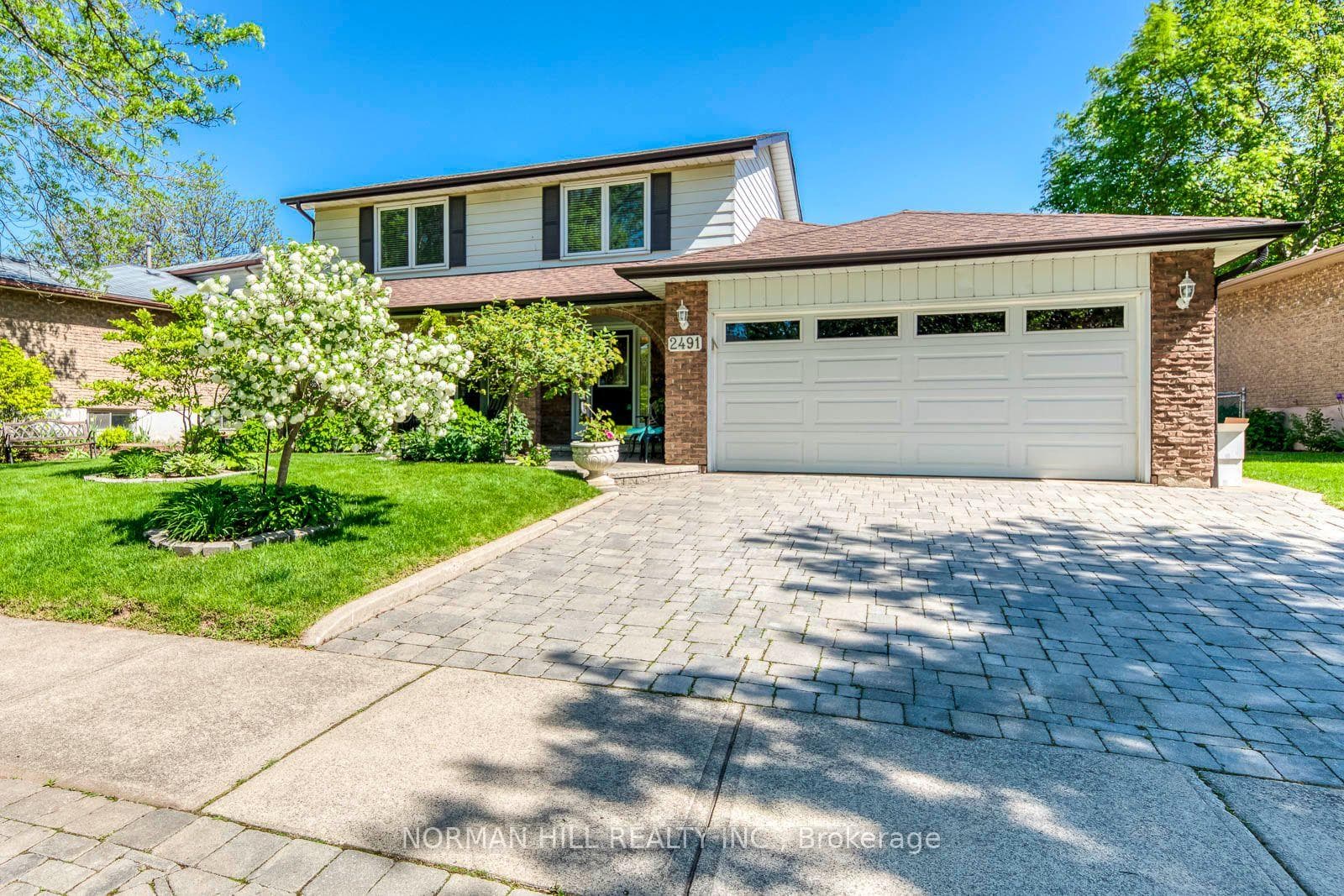 2491 Woburn Crescent photo 1