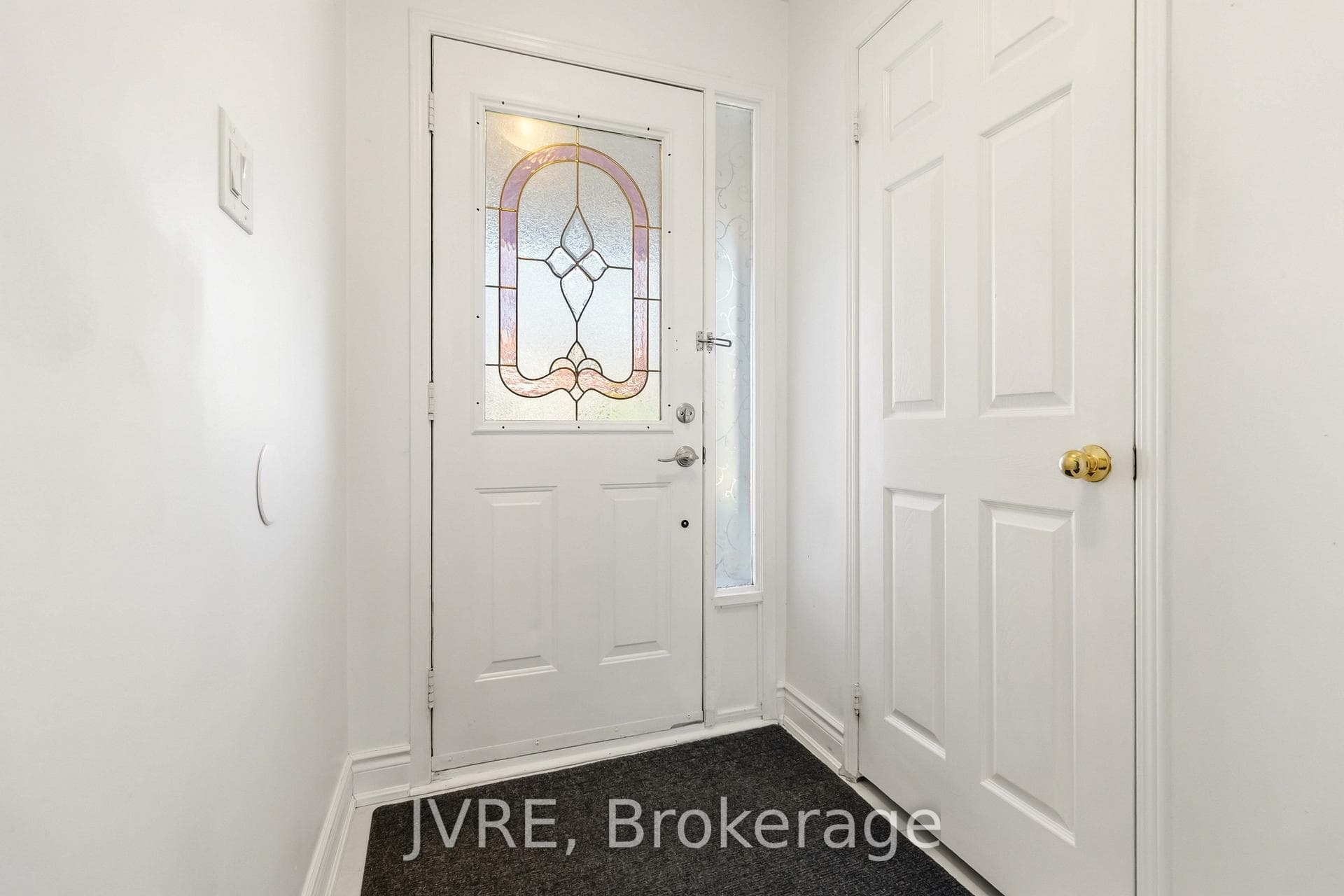 2918 Westbury Court photo 3