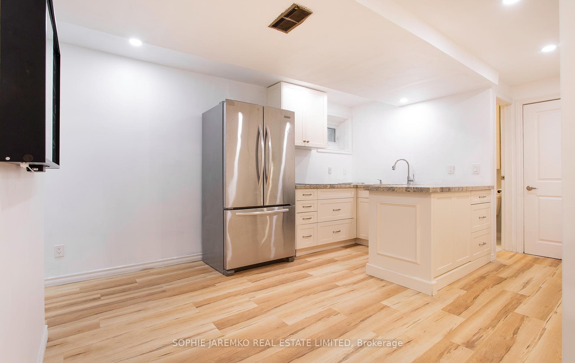 Floating kitchen can be removed.