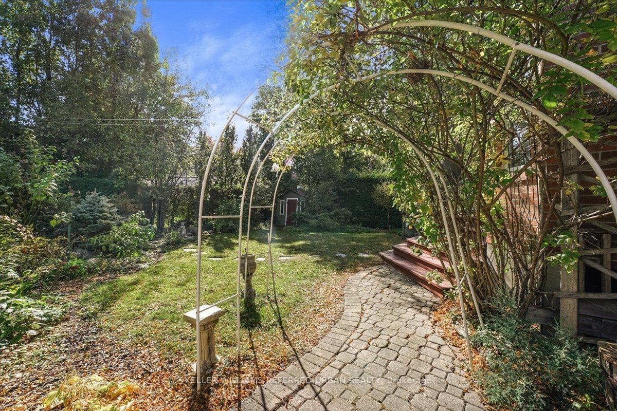 125 Betty Ann Drive photo 36
