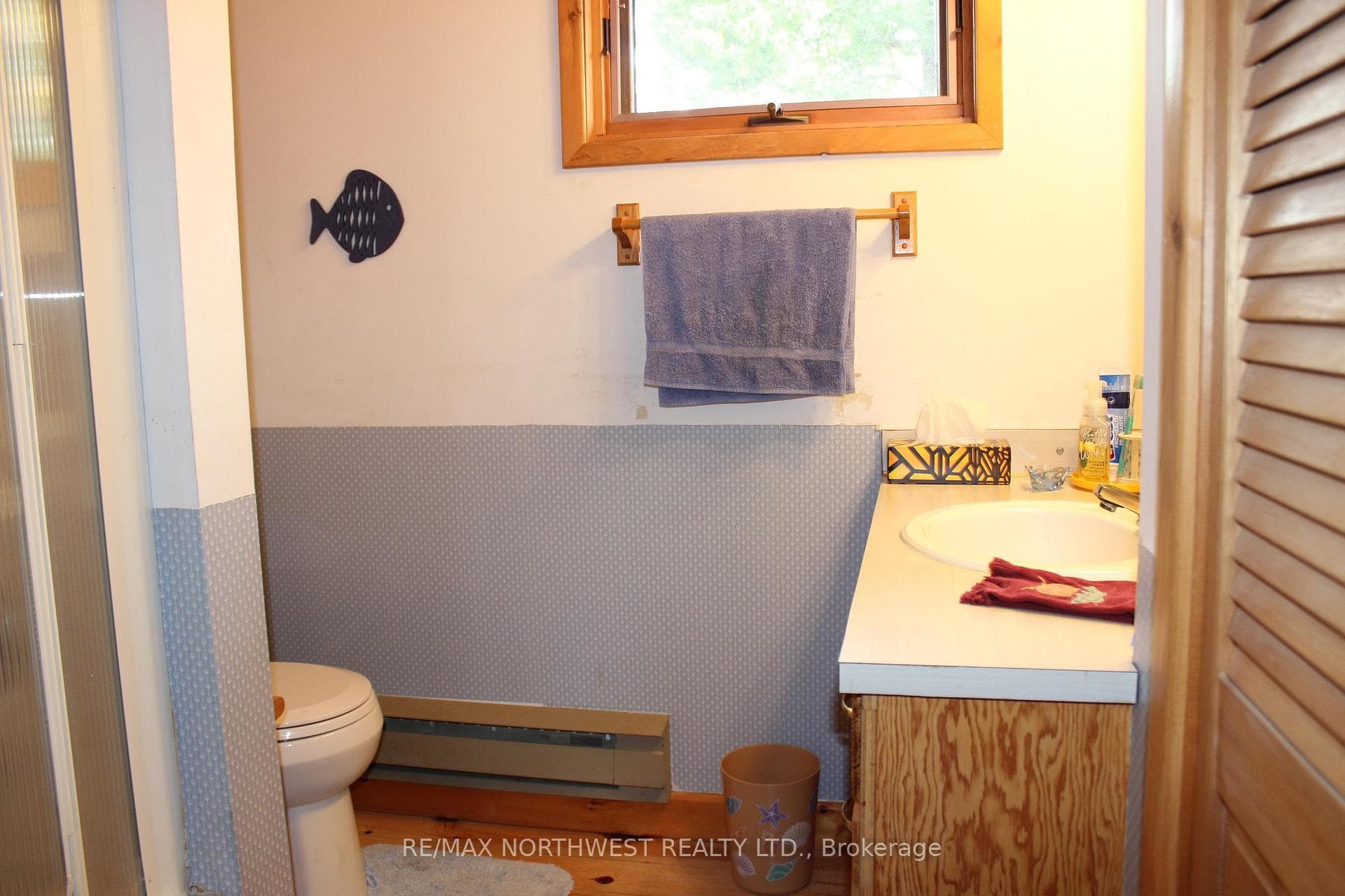 93 STINTZI DR E photo 40