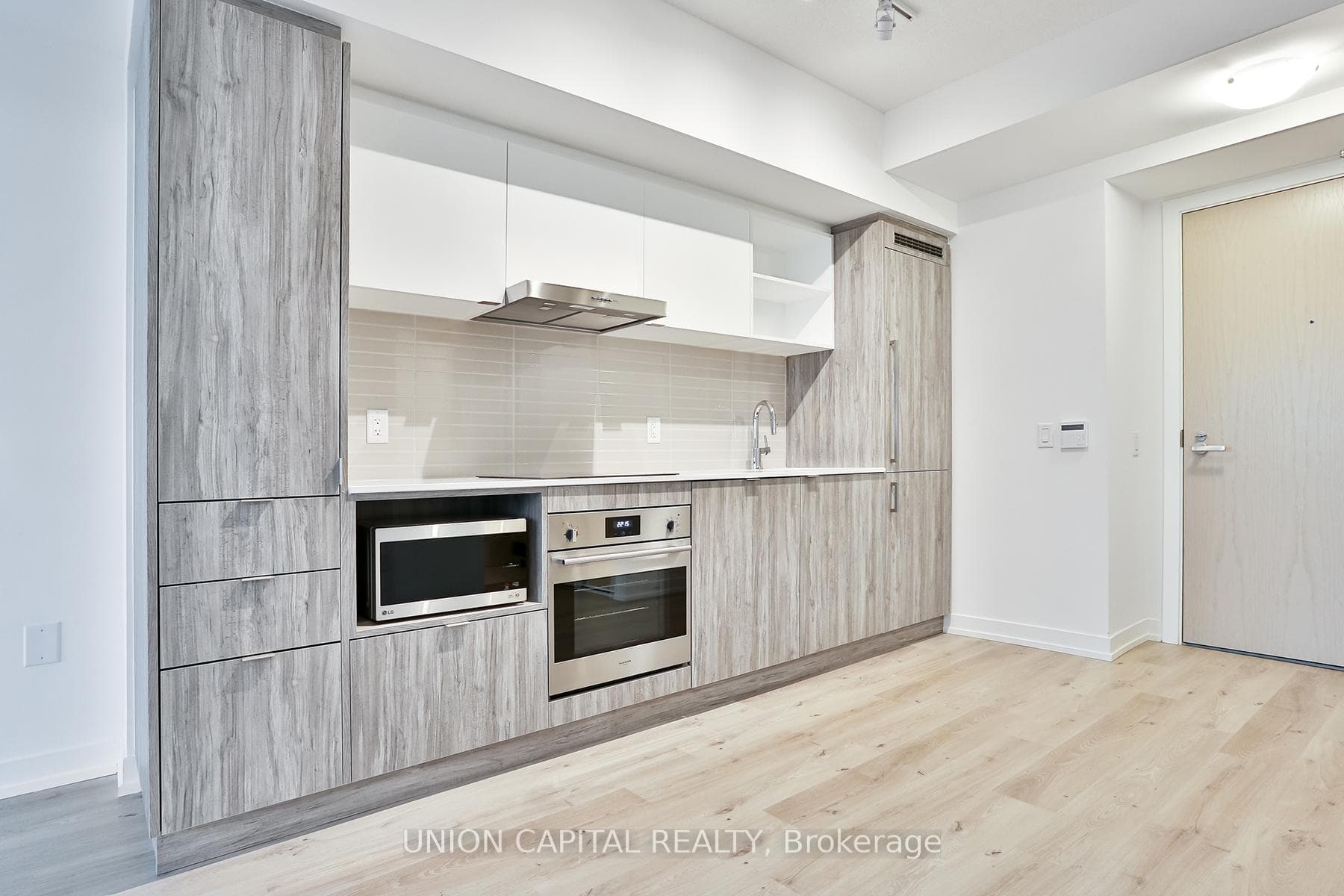 138 Downes Street Unit 3305 photo 6
