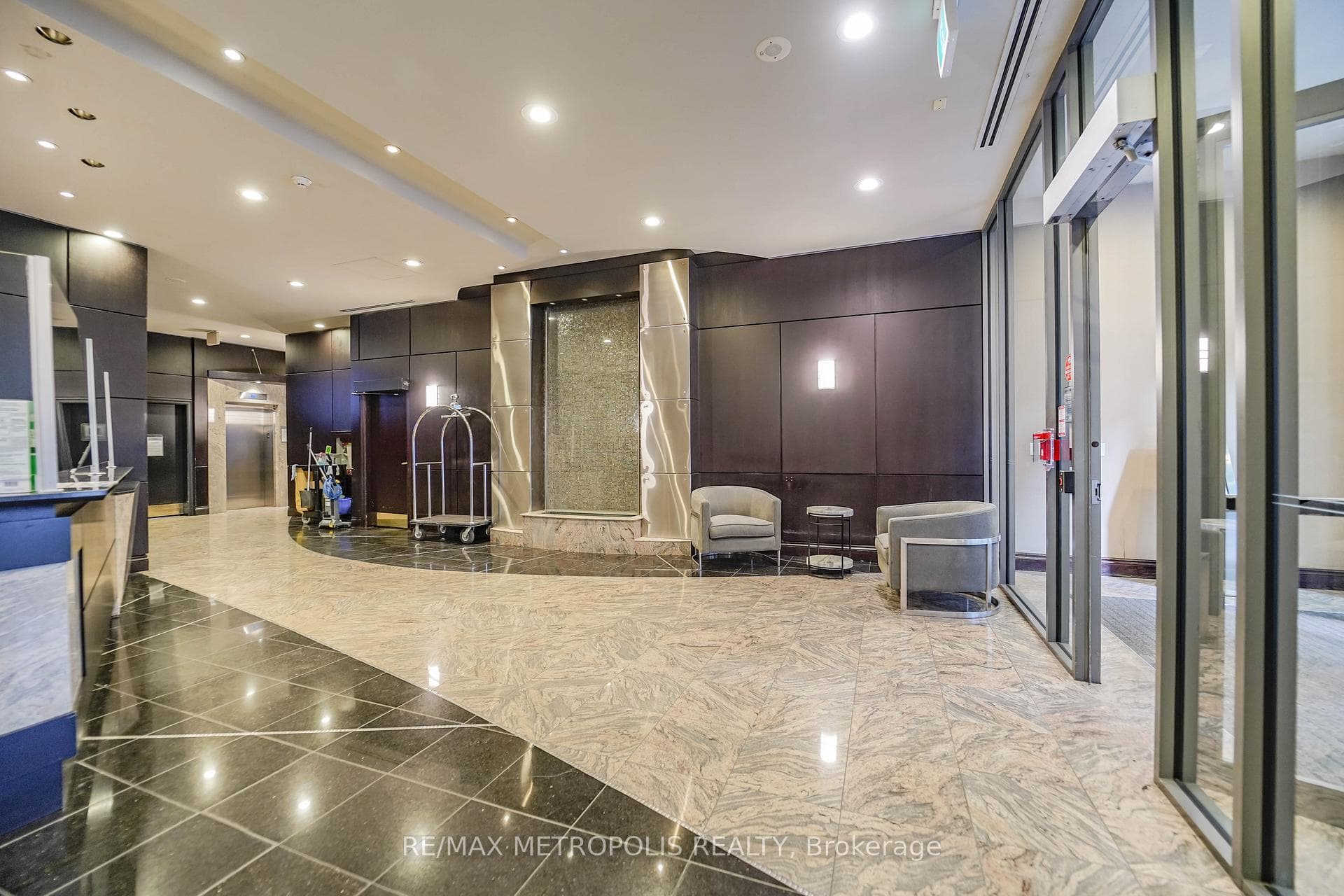 30 Grand Trunk Crescent Unit 3602 photo 3