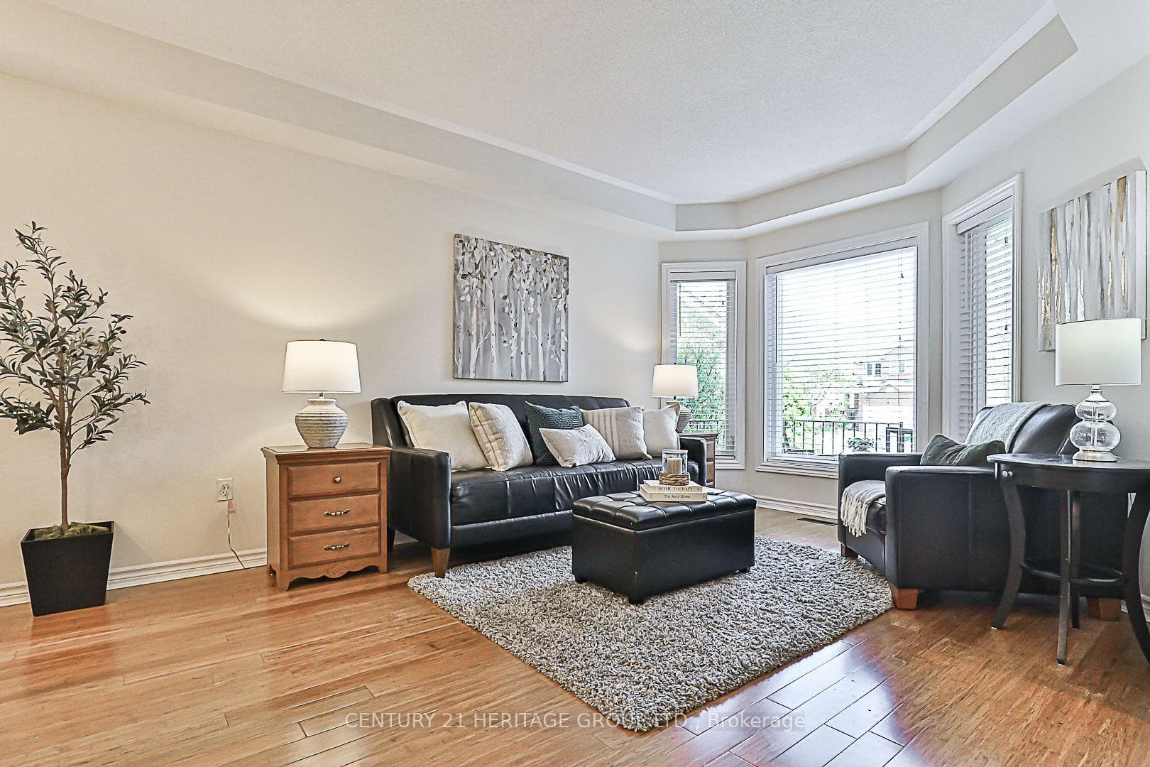 402 Carruthers Avenue photo 8