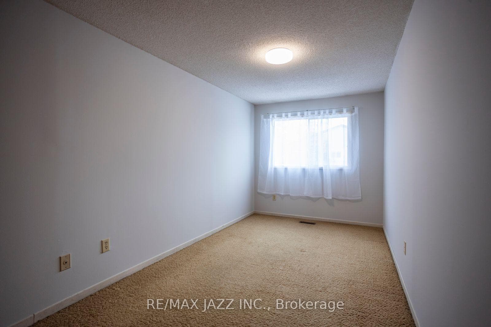 77 Caronia Square photo 18