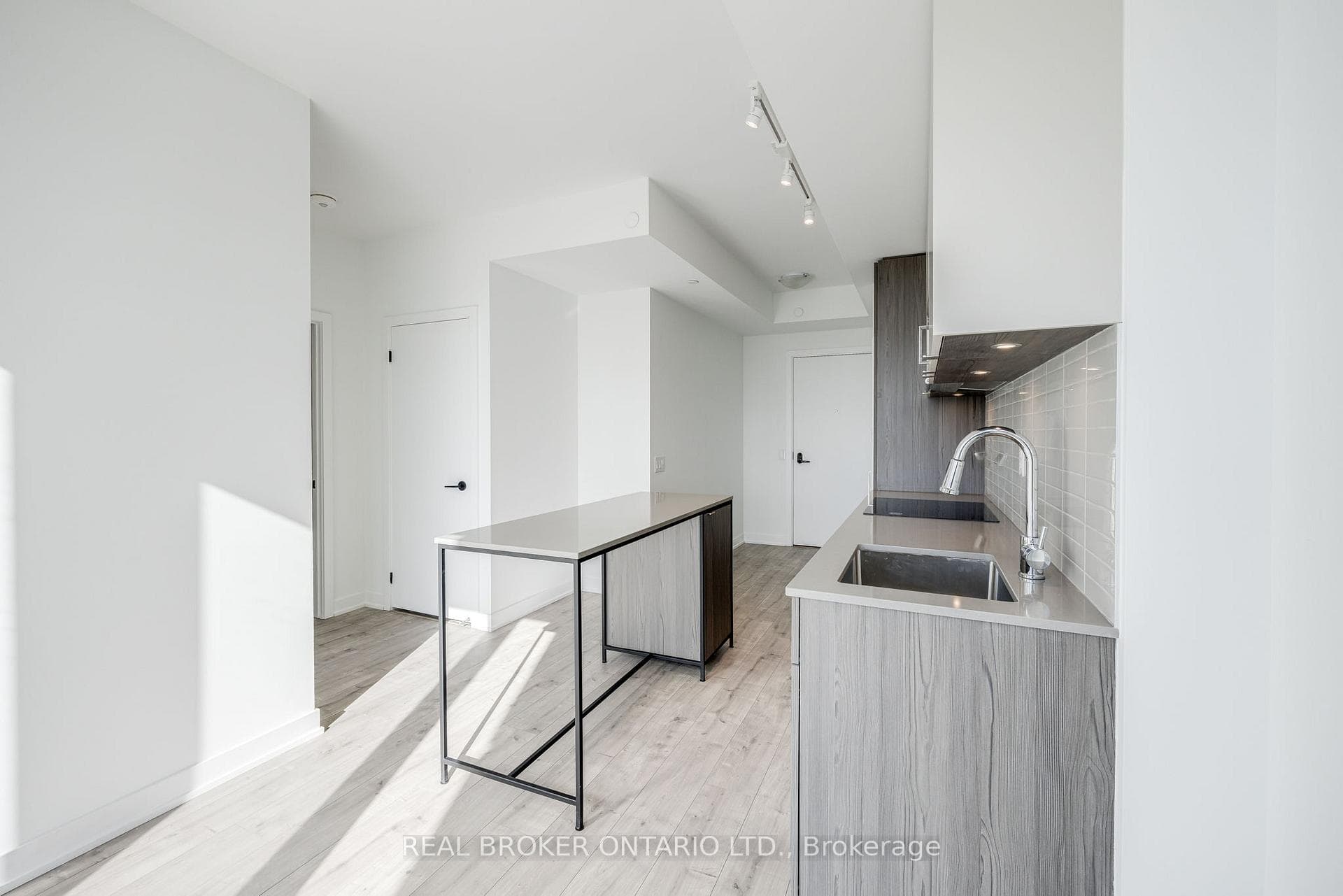 220 Missinnihe Way Unit 1117 photo 8