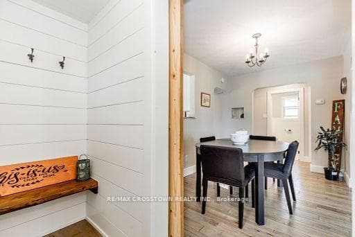 293 BARRIE Street photo 5