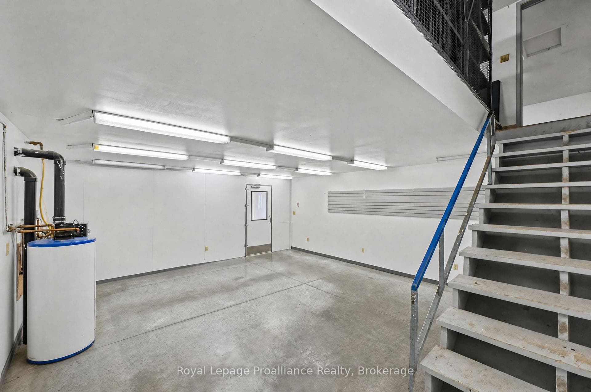 8296 Dale Road photo 12