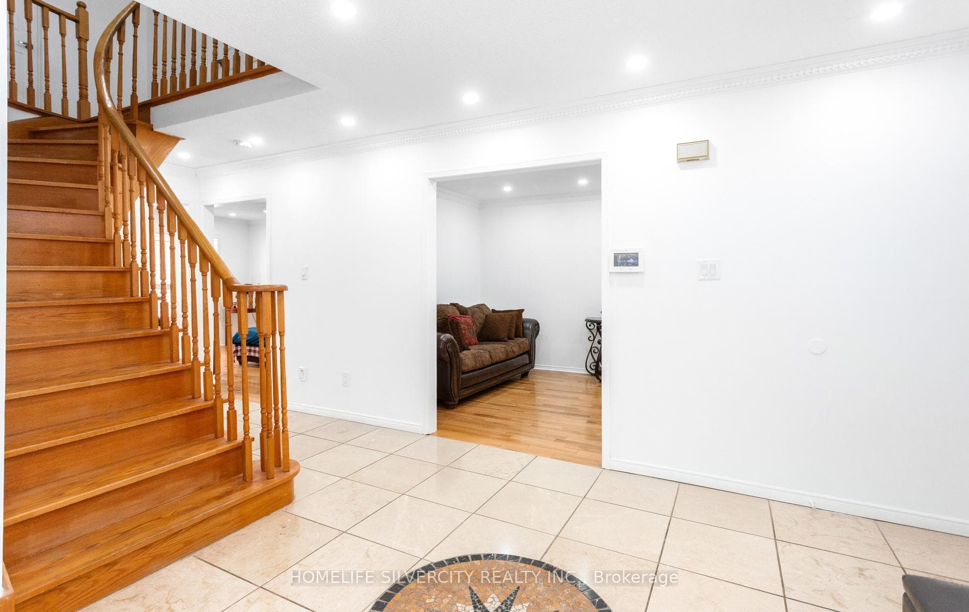 303 Hickory Circle photo 8