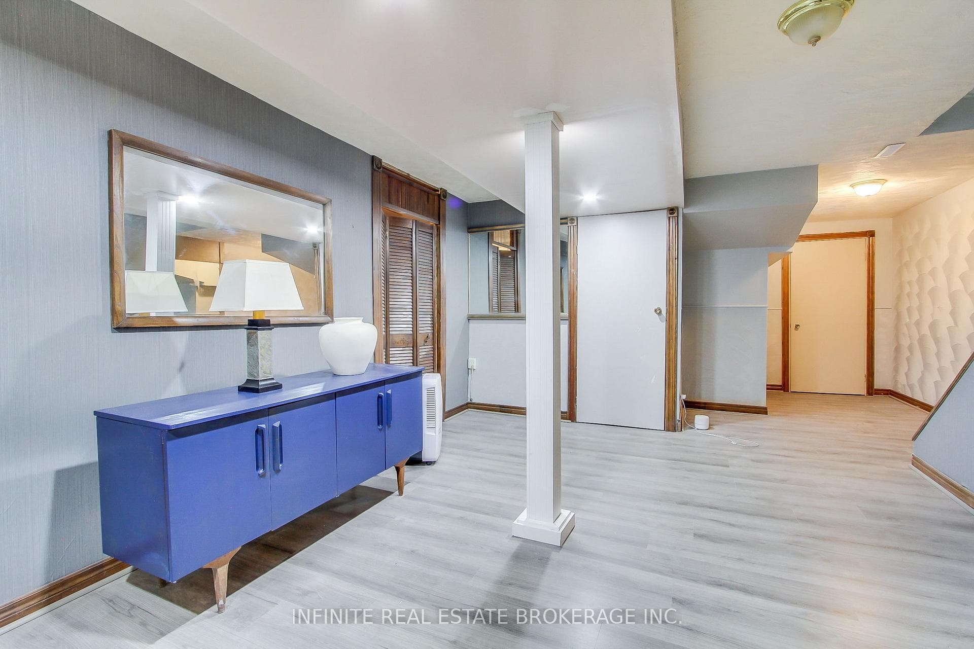 765 Queensbridge Drive photo 34