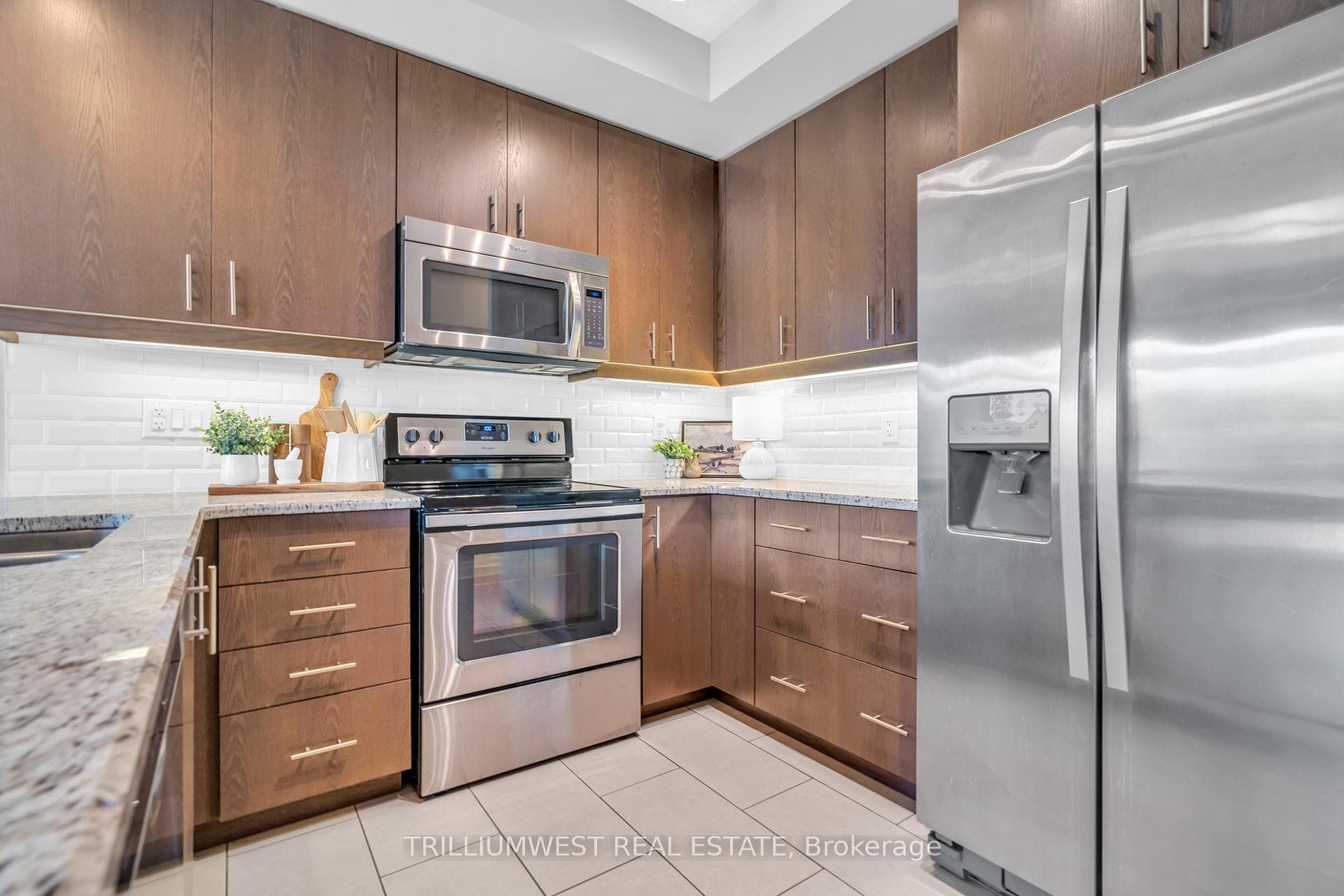 150 Wellington Street Unit 305 photo 12