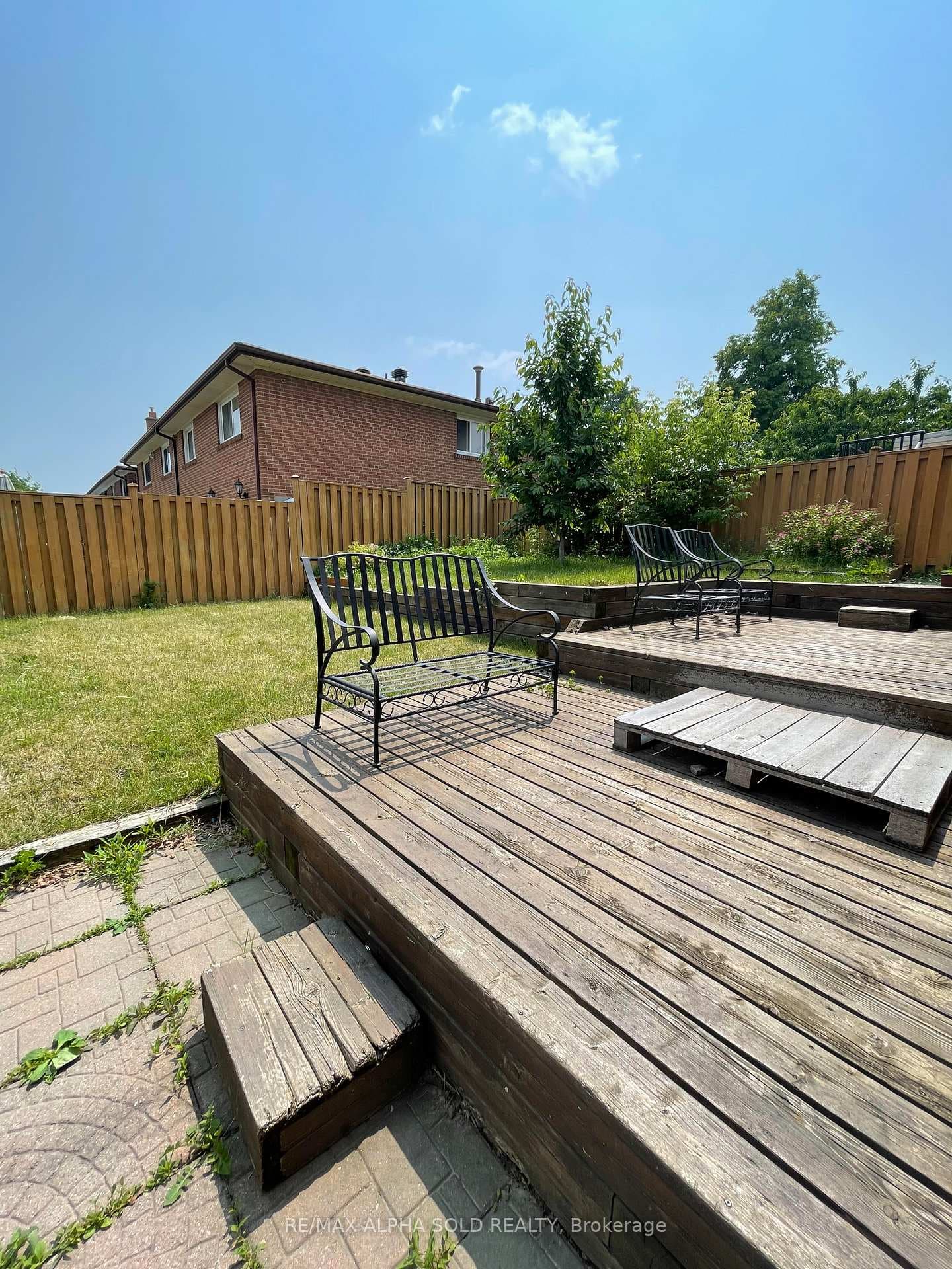 155 Edmonton Drive photo 15