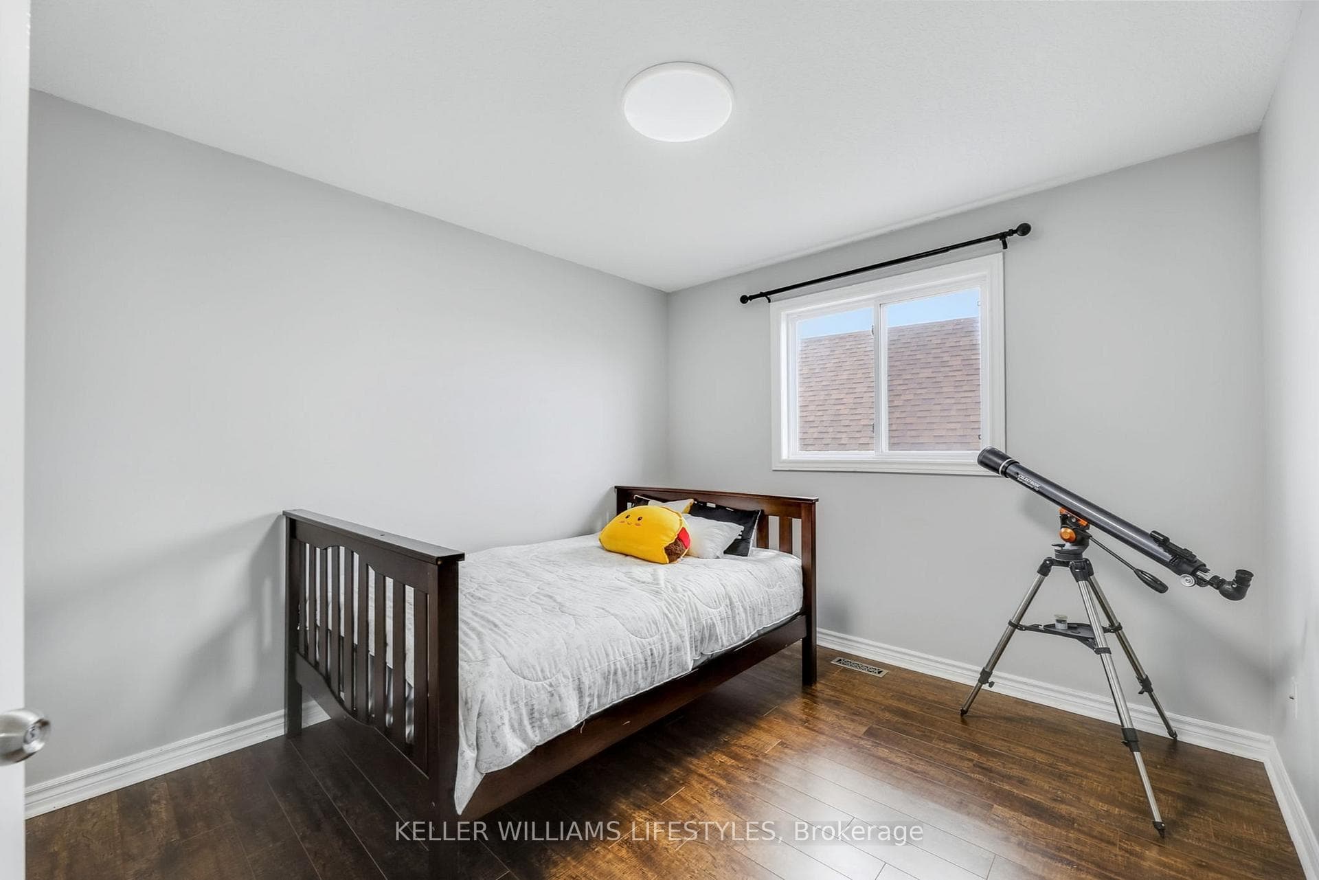 940 GRENFELL Drive photo 30