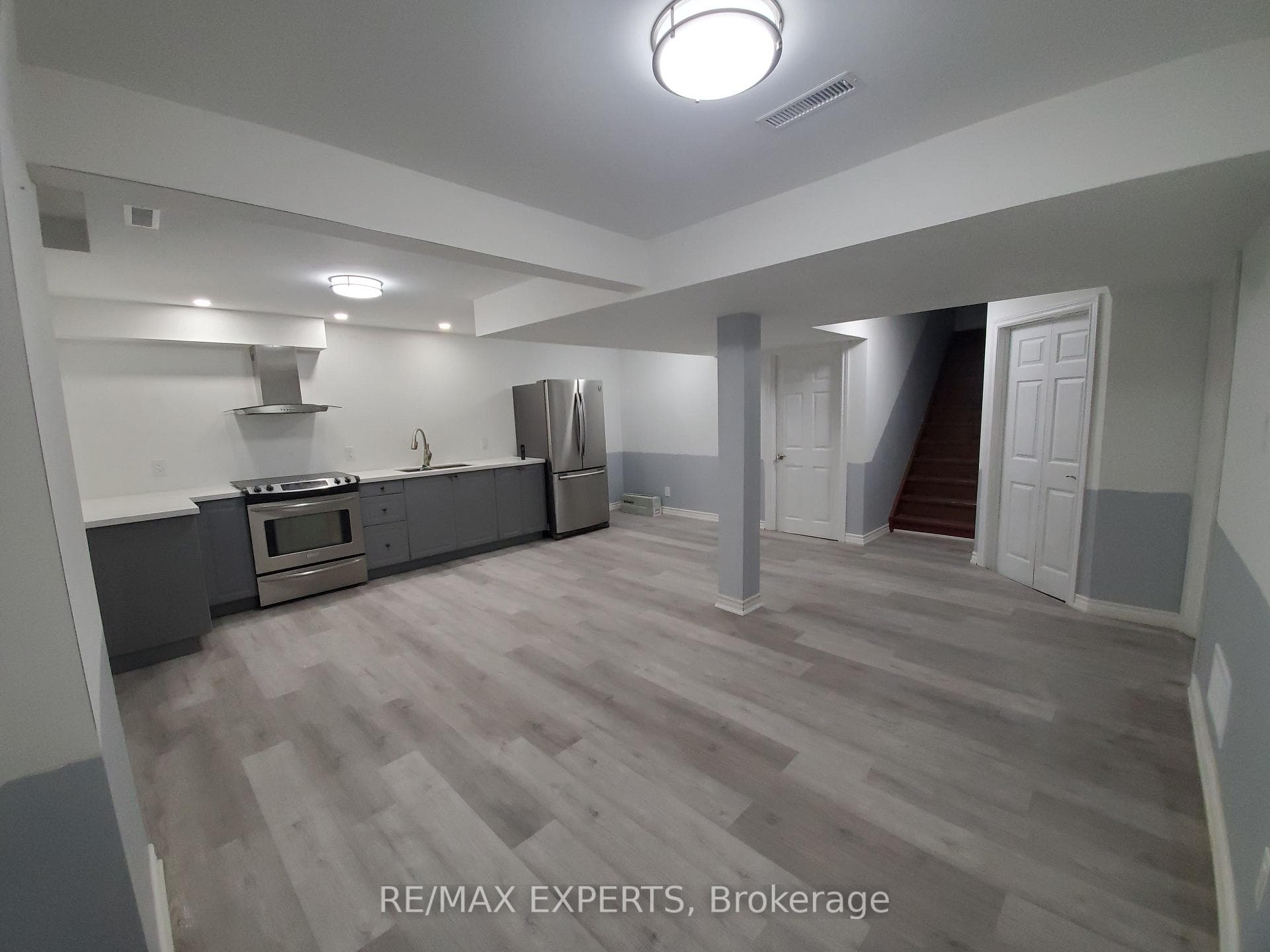 2-544 Fernforest Drive Unit Lower photo 1
