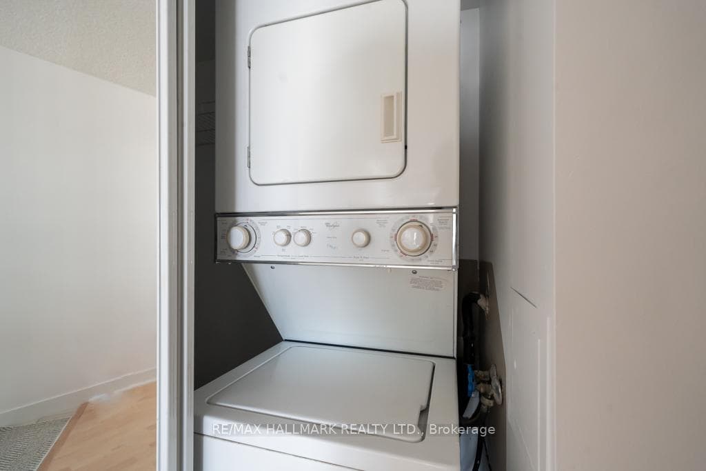 650 Queens Quay Unit 702 photo 20
