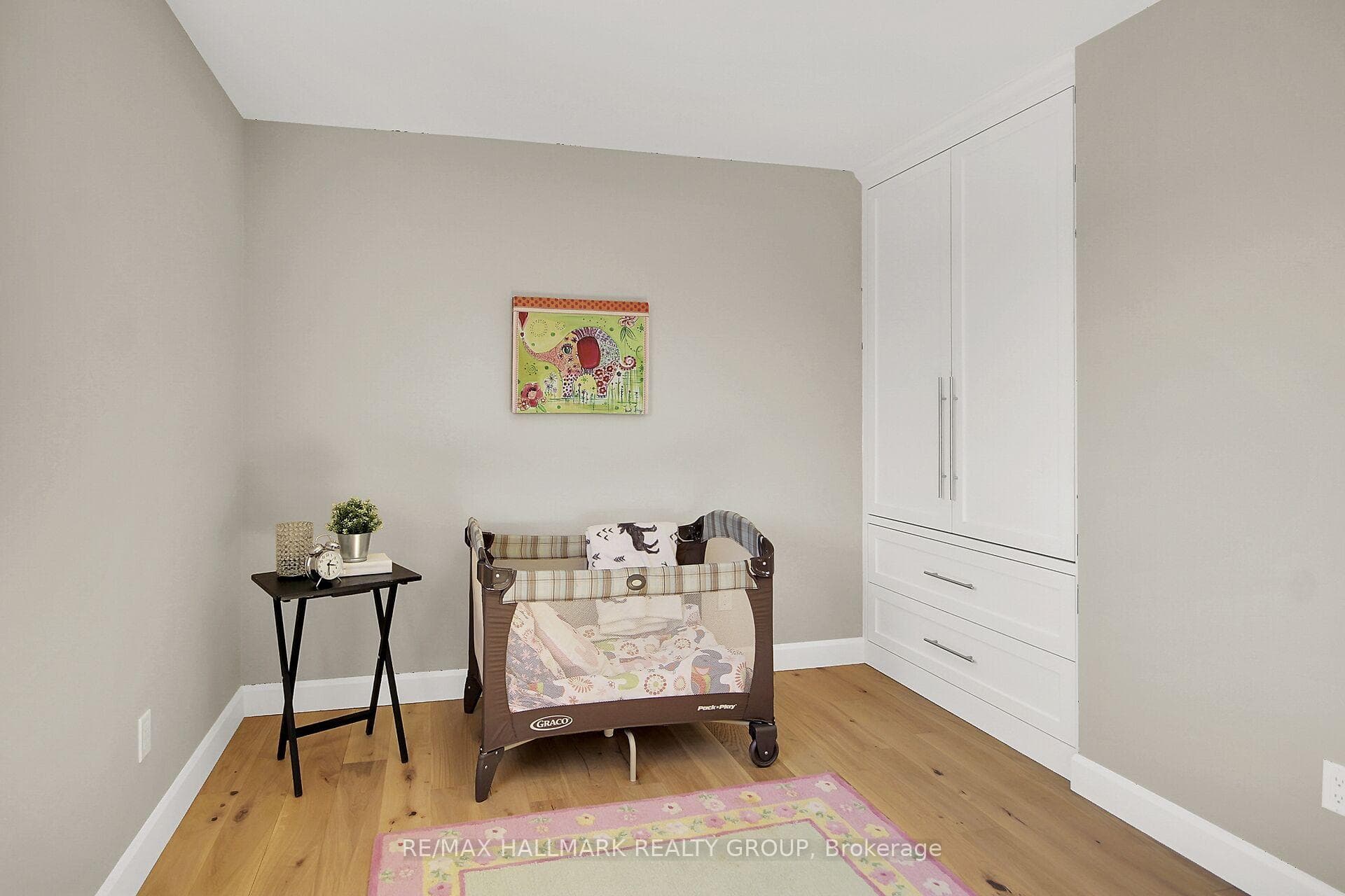 26 Raftus Square photo 32