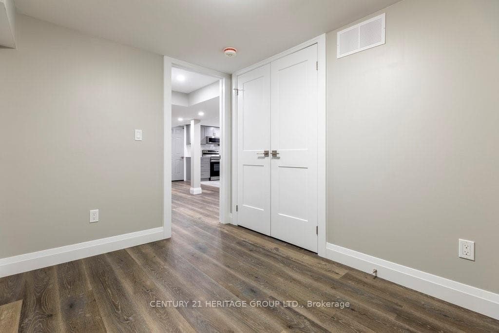 291 East 24th Street Unit Lower photo 16